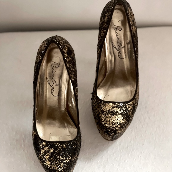 Black and gold privileged stilettos - Picture 5 of 5